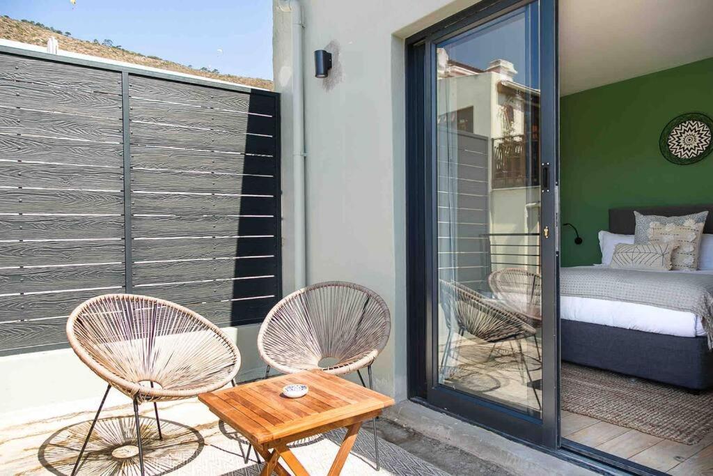 Apartment The Palm Peaks With A Mountain View & 300m From Sea Cape Town