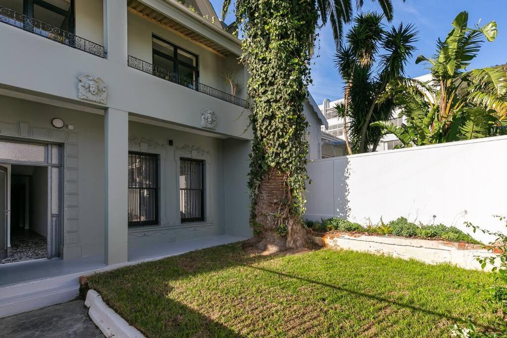 The Palm Peaks With A Mountain View & 300m From Sea Cape Town